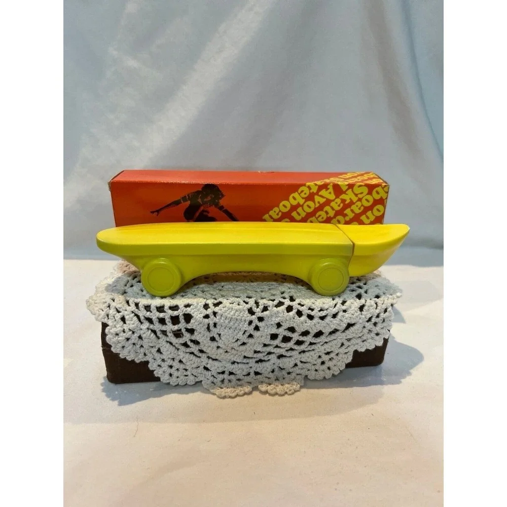 Vintage Avon skateboard decanter bubble bath for children‎